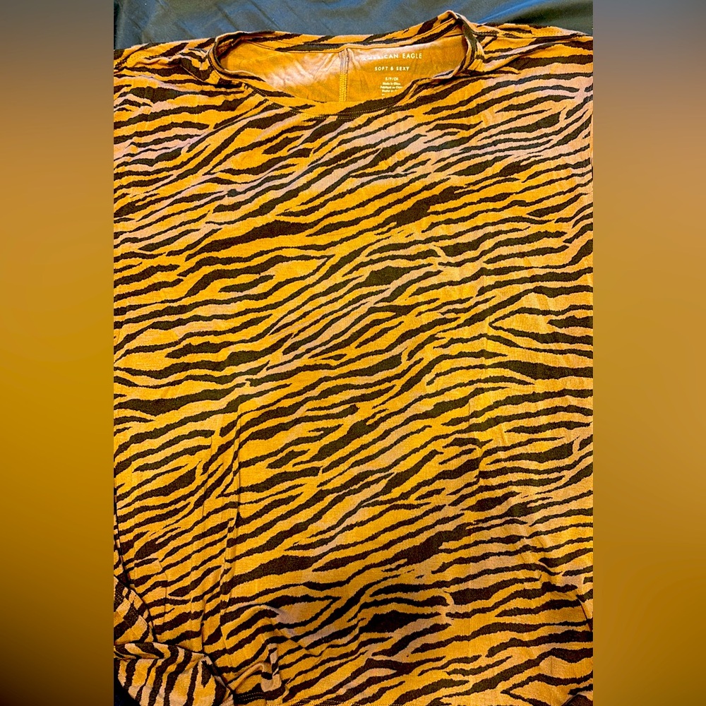 Tiger print, short sleeves